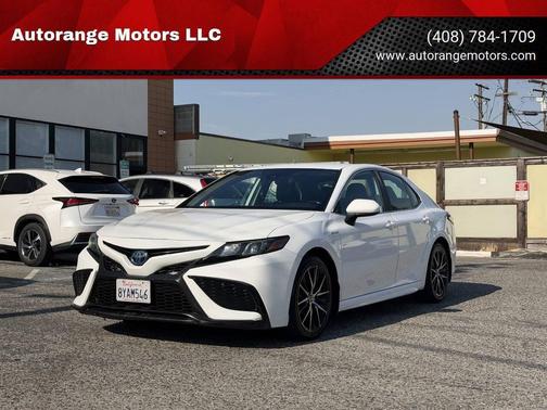 Super White 2021 Toyota Camry SE