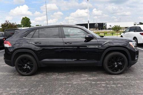 Deep Black Pearl Effect 2025 Volkswagen Atlas Cross Sport 2.0T SE w/Technology 4MOTION