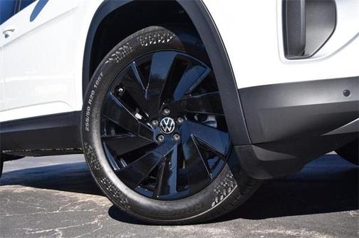 2025 Volkswagen Atlas 2.0T SE