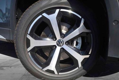 Platinum Gray Metallic 2026 Volkswagen Tiguan 2.0T SE