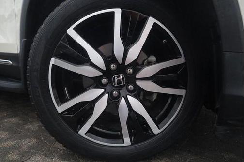 White Diamond Pearl 2019 Honda Pilot Touring 7-Passenger