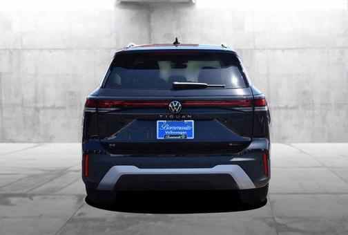 Deep Black Pearl 2026 Volkswagen Tiguan 2.0T SE
