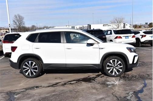 2024 Volkswagen Taos 1.5T SE