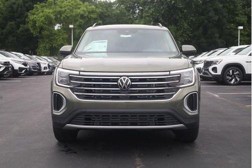 Green 2026 Volkswagen Atlas 2.0T SE W/TECHNOLOGY
