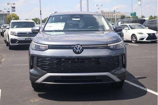 Platinum 2026 Volkswagen Tiguan 2.0T S