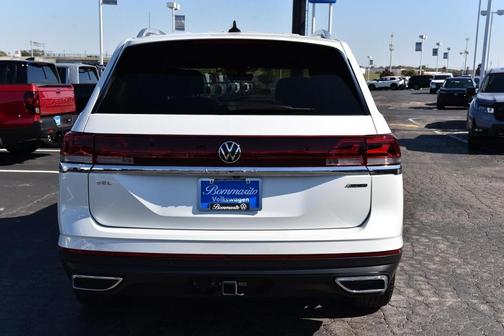 Opal White Pearl Effect 2024 Volkswagen Atlas 2.0T SEL