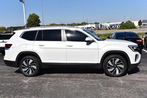 Opal White Pearl Effect 2024 Volkswagen Atlas 2.0T SEL