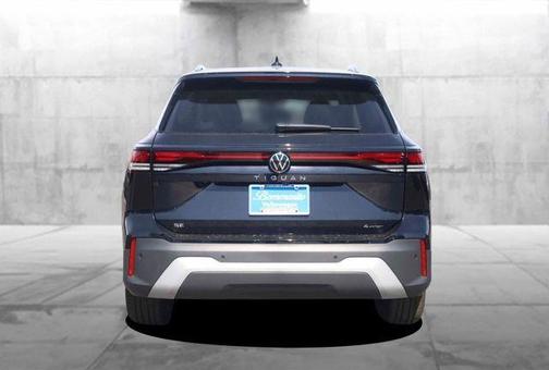 Deep Black Pearl Effect 2026 Volkswagen Tiguan 2.0T SE