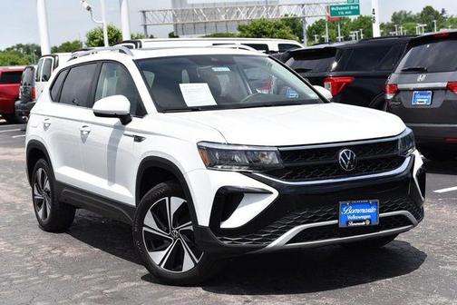 Pure White 2023 Volkswagen Taos 1.5T SE