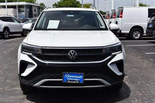 Pure White 2023 Volkswagen Taos 1.5T SE