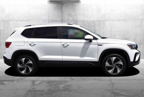 Pure White 2023 Volkswagen Taos 1.5T SE