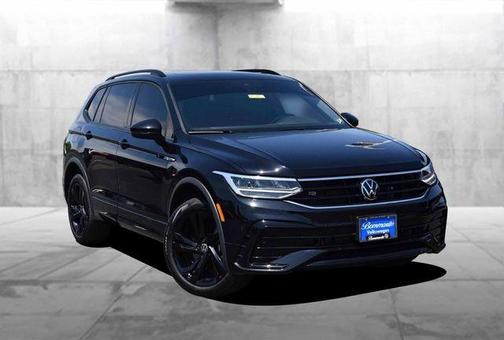 Deep Black Pearl Effect 2024 Volkswagen Tiguan 2.0T SE R-Line Black 4MOTION