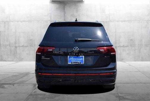 Deep Black Pearl Effect 2024 Volkswagen Tiguan 2.0T SE R-Line Black 4MOTION