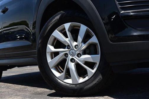 Black Noir Pearl 2019 Hyundai TUCSON SE