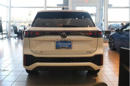 2026 Volkswagen Tiguan 2.0T SEL R-Line