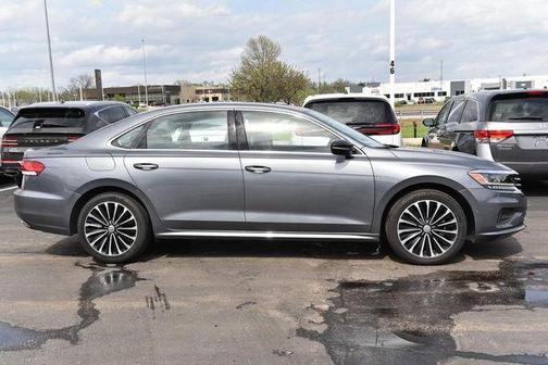 Platinum Gray Metallic 2022 Volkswagen Passat 2.0T Limited Edition