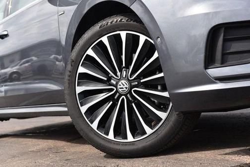 Platinum Gray Metallic 2022 Volkswagen Passat 2.0T Limited Edition