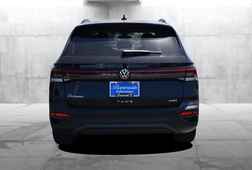 Deep Black Pearl 2026 Volkswagen Taos 1.5T SE Black