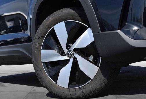 Deep Black Pearl Effect 2025 Volkswagen Taos 1.5T S