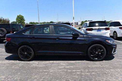 Deep Black Pearl Effect 2025 Volkswagen Jetta 1.5T SE
