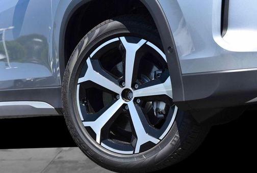 Silver Metallic 2026 Volkswagen Tiguan 2.0T SE