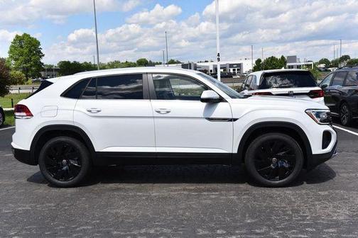 Opal White Pearl 2026 Volkswagen Atlas Cross Sport 2.0T SE W/TECHNOLOGY