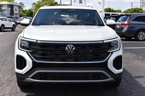 Opal White Pearl 2026 Volkswagen Atlas Cross Sport 2.0T SE W/TECHNOLOGY