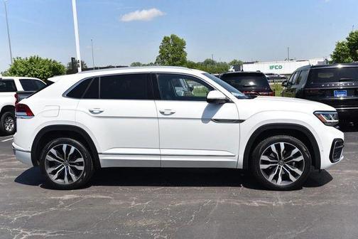 Opal White Pearl Effect 2023 Volkswagen Atlas Cross Sport 3.6L V6 SEL Premium R-Line
