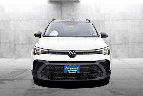 Pure White W/Black Roof 2025 Volkswagen Taos 1.5T SE Black