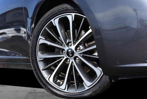 2019 Kia Cadenza Technology