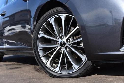 2019 Kia Cadenza Technology