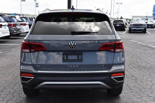 Pure Gray 2023 Volkswagen Taos 1.5T SE