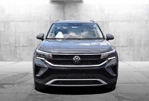 Pure Gray 2023 Volkswagen Taos 1.5T SE