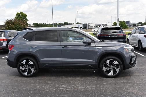 Pure Gray 2023 Volkswagen Taos 1.5T SE