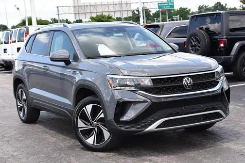 Pure Gray 2023 Volkswagen Taos 1.5T SE