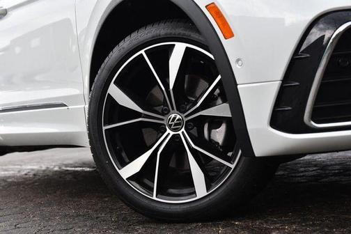 Opal White Pearl Effect 2024 Volkswagen Tiguan 2.0T SEL R-Line