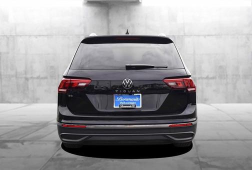 Deep Black Pearl Effect 2023 Volkswagen Tiguan 2.0T SE