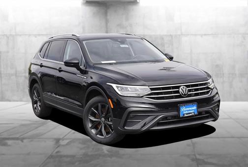 Deep Black Pearl Effect 2023 Volkswagen Tiguan 2.0T SE