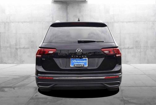 Deep Black Pearl Effect 2023 Volkswagen Tiguan 2.0T SE
