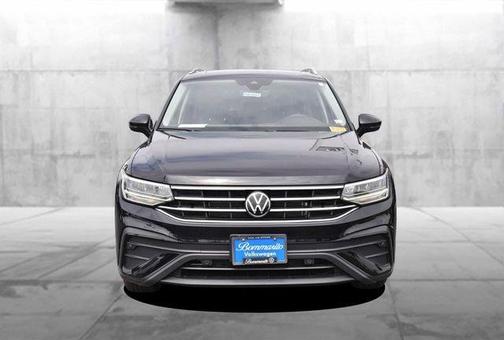 Deep Black Pearl Effect 2023 Volkswagen Tiguan 2.0T SE
