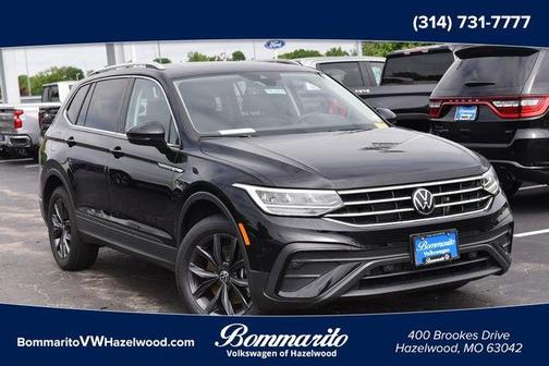 Deep Black Pearl Effect 2023 Volkswagen Tiguan 2.0T SE
