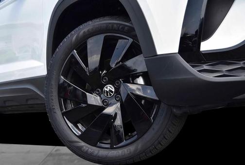 2024 Volkswagen Taos SE 4MOTION