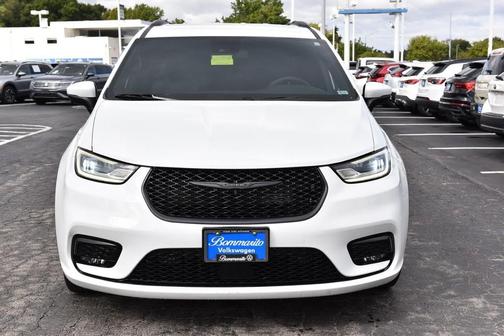 Bright White Clearcoat 2023 Chrysler Pacifica Touring-L
