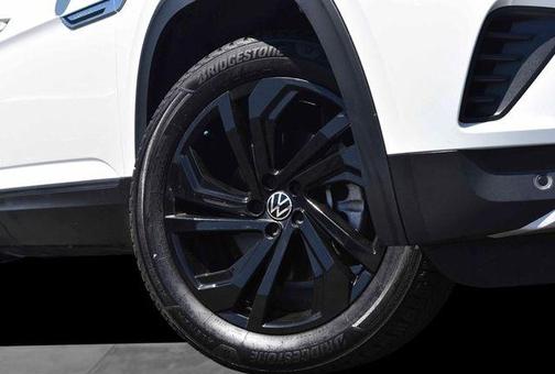 Pure White 2023 Volkswagen Atlas Cross Sport 3.6L V6 SE w/Technology