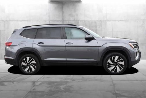Platinum Gray Metallic 2025 Volkswagen Atlas 2.0T SE