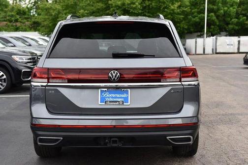 Platinum Gray Metallic 2025 Volkswagen Atlas 2.0T SE