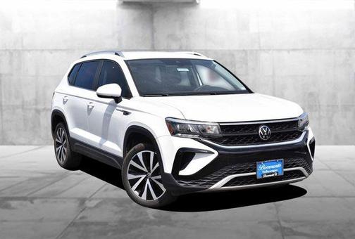 Pure White 2023 Volkswagen Taos 1.5T SE