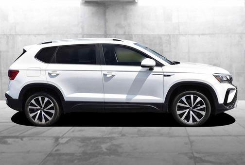 Pure White 2023 Volkswagen Taos 1.5T SE
