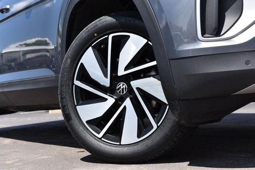 Platinum Gray Metallic 2025 Volkswagen Atlas 2.0T SE w/Technology