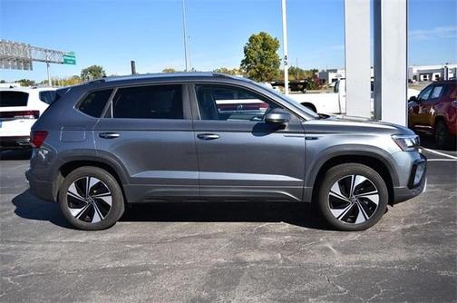 2024 Volkswagen Taos SE 4MOTION